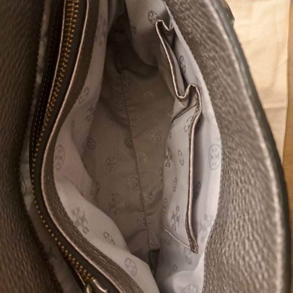 TORY BURCH ROBINSON OPEN DOME SATCHEL IN GUNMETAL PEBBLED LEATHER - Picture 10 of 12